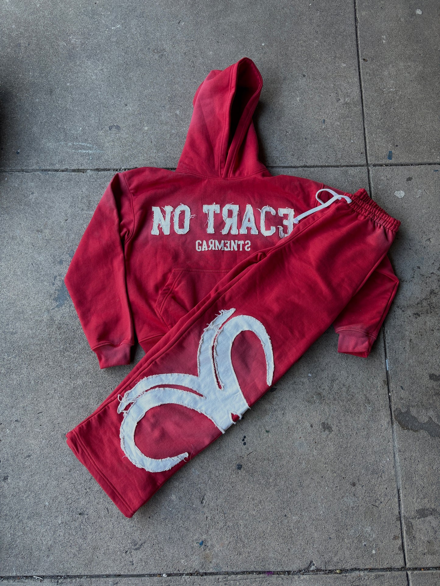 No Trace Distress Red Set